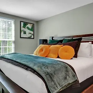 http://the-clark-at-midtown-memphis.memphishotelsnow.com