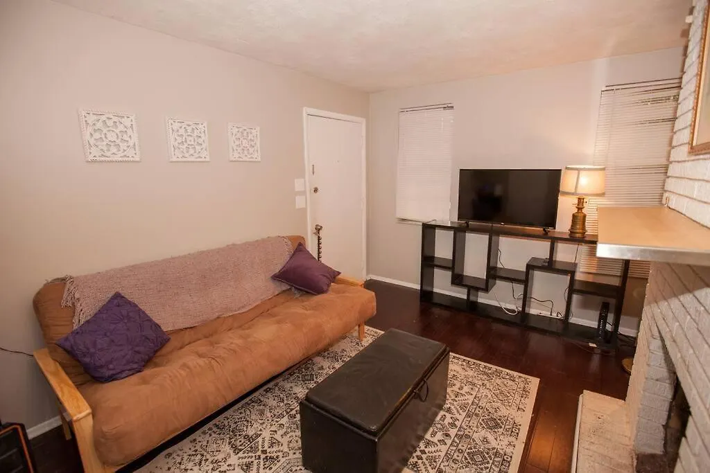 Hip & Cozy To Explore The City Or Catch A Game Pittsburgh United States