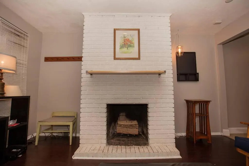 Hip & Cozy To Explore The City Or Catch A Game Pittsburgh Apartment
