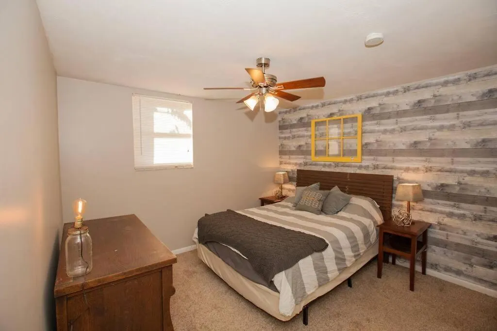 Hip & Cozy To Explore The City Or Catch A Game Pittsburgh United States
