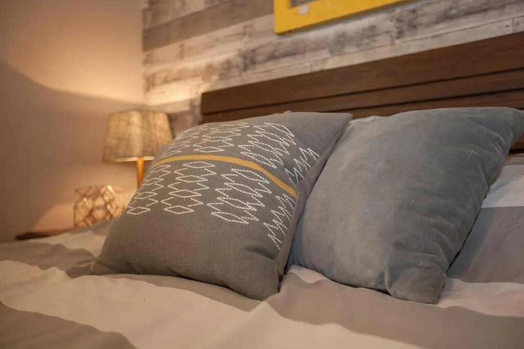Apartment Hip & Cozy To Explore The City Or Catch A Game Pittsburgh
